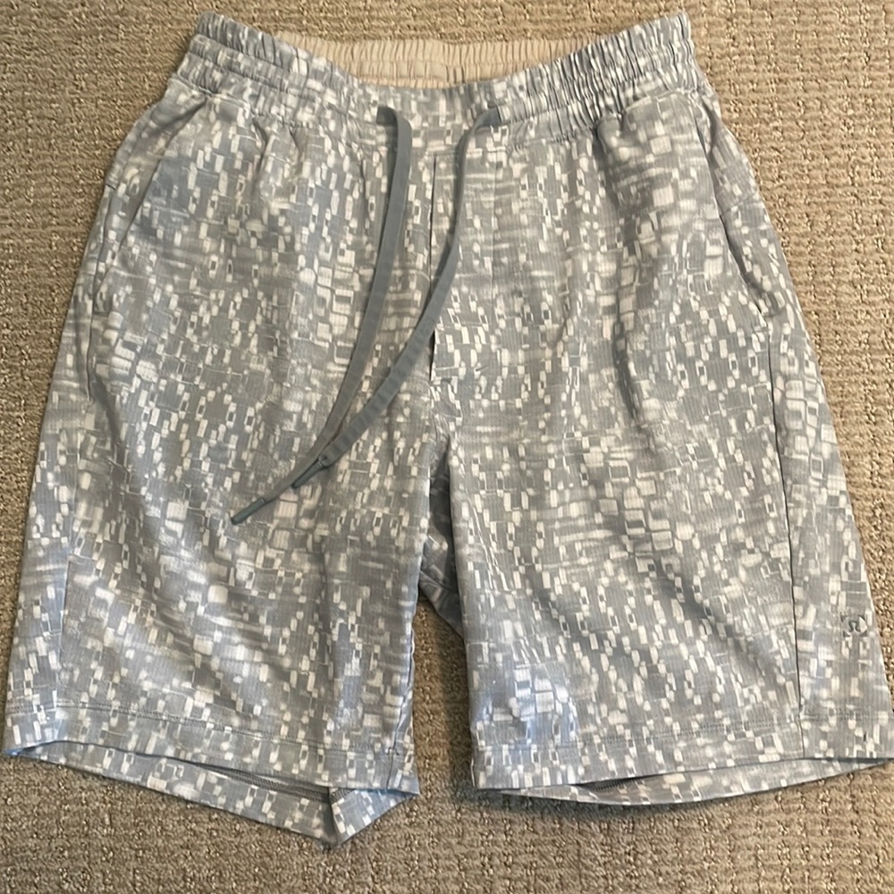 Mens Small Lulu Bowline Shorts!